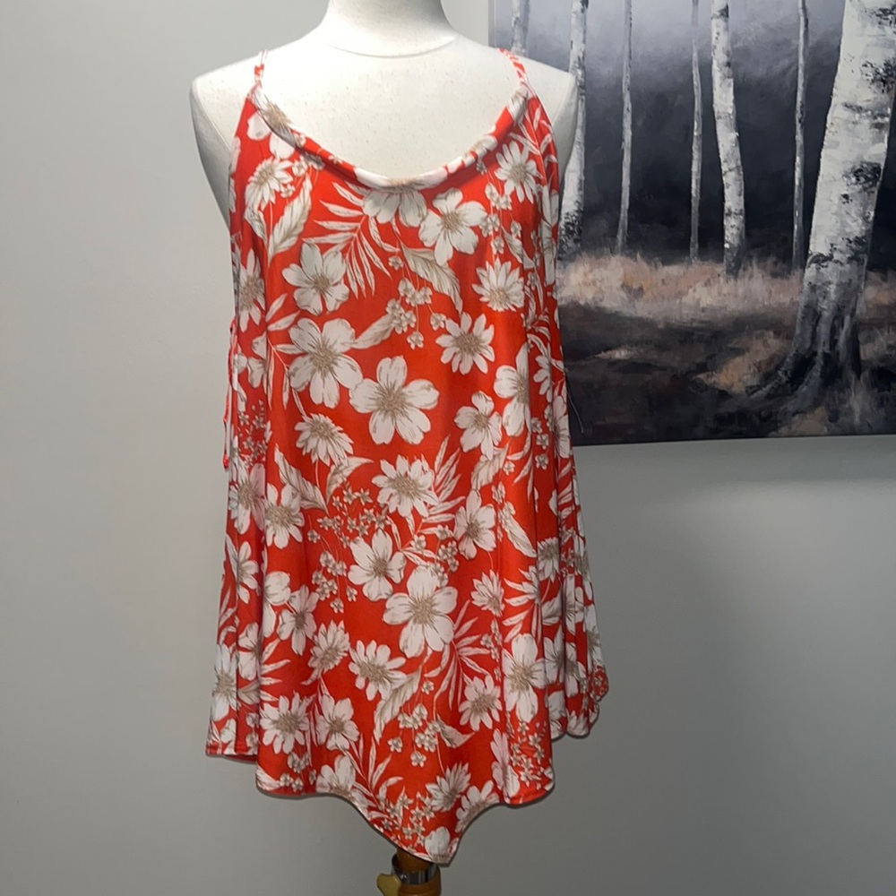 NWT Lilly Morgan floral flowy tank